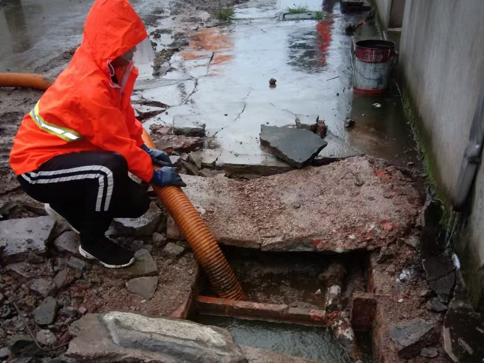 肇州专业清理污水池 炜誉市政以规范流程守护城市 “肠道”